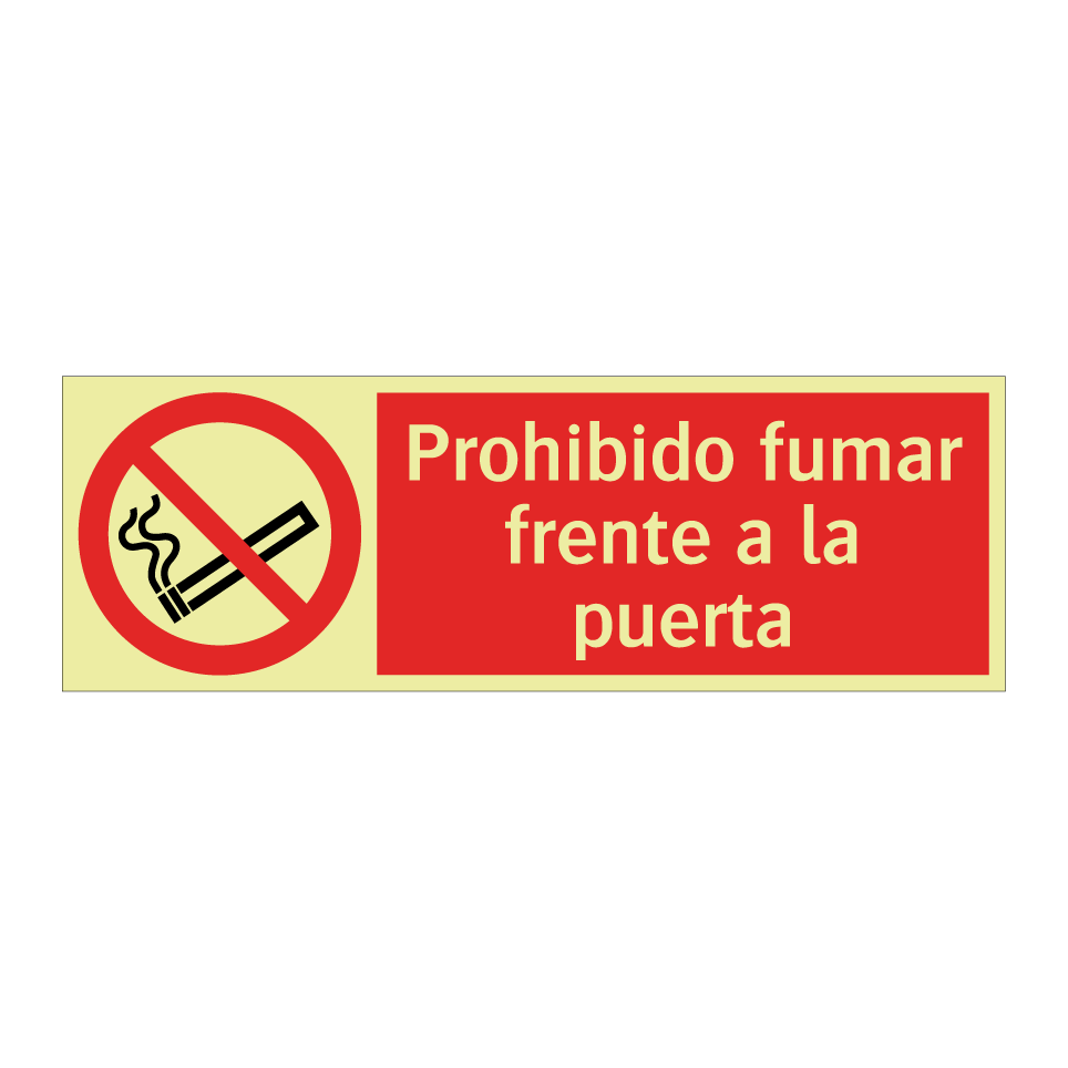 Prohibido fumar frente a la puerta