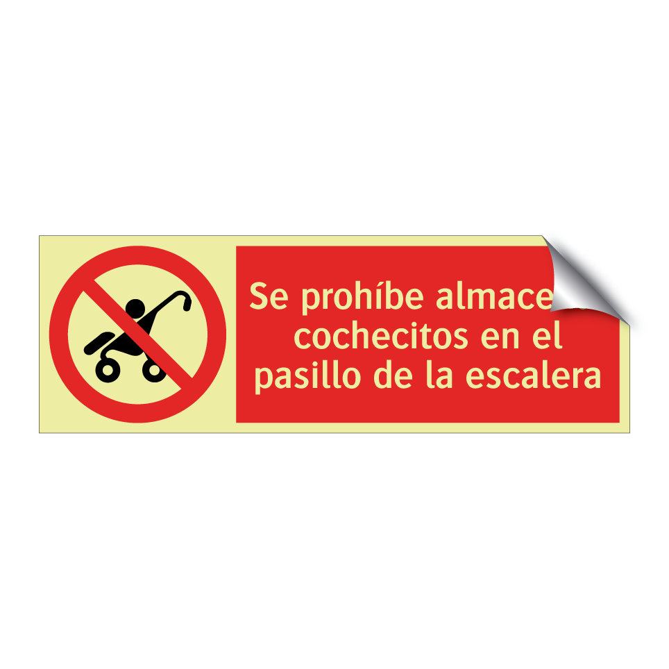 Se prohíbe almacenar cochecitos en el pasillo de la escalera