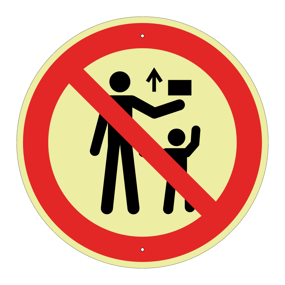 No entregar objetos a los niños