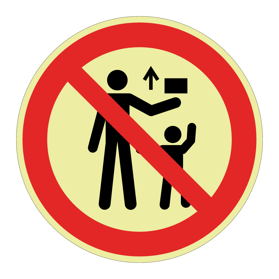 No entregar objetos a los niños