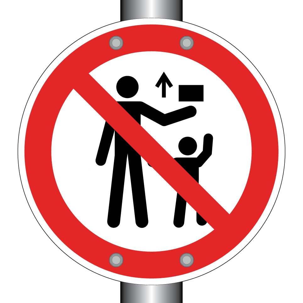 No entregar objetos a los niños