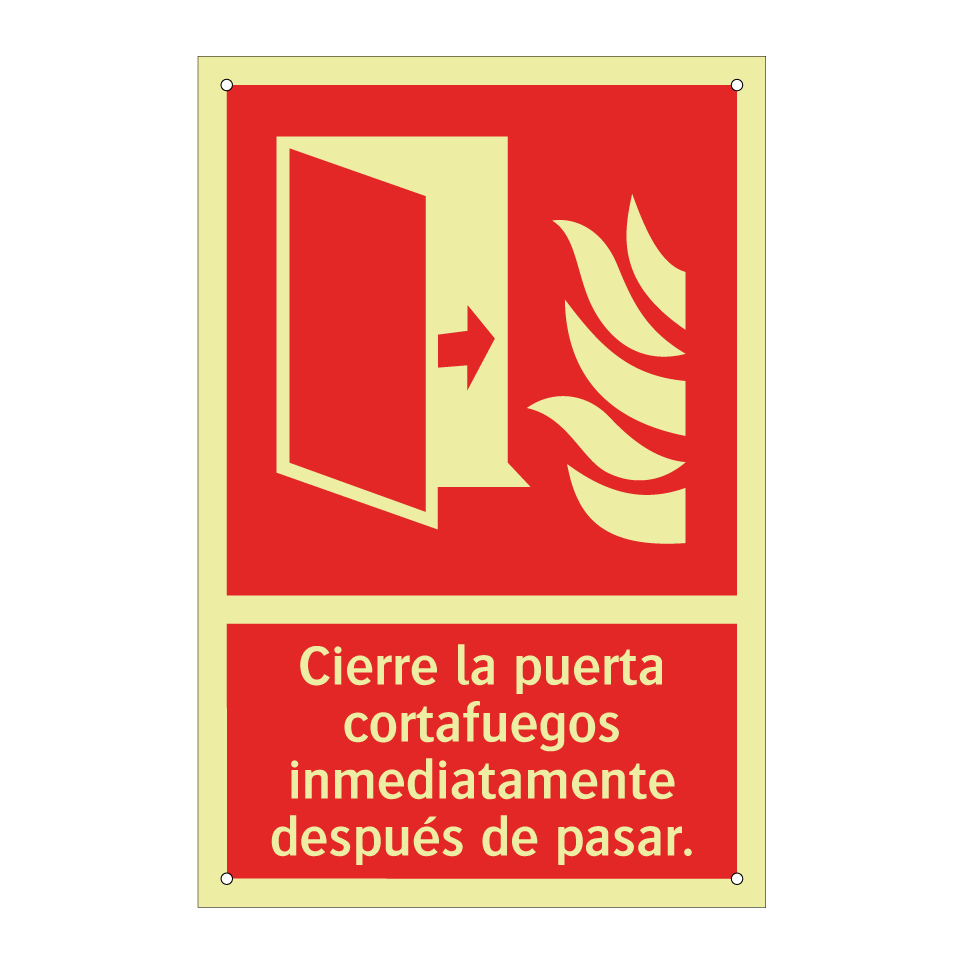 Cierre la puerta cortafuegos inmediatamente después de pasar.