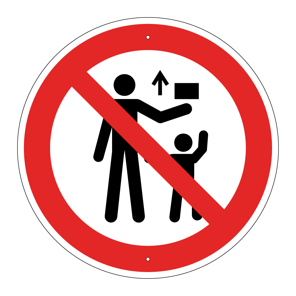 No entregar objetos a los niños